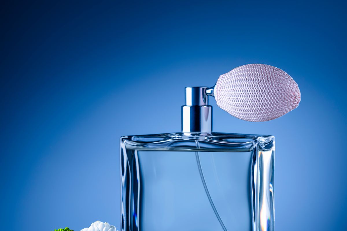 عطر نسائي أصلي بأقل من 200 ريال: أي خيار تشترين؟