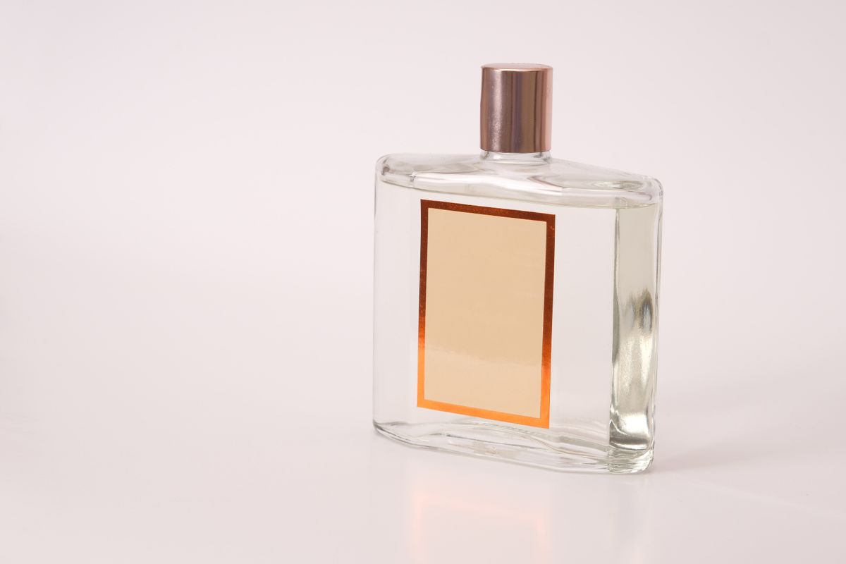 عطر رجالي هدية للزوج بأقل من 120 ريالًا: أي خيار تشترين؟