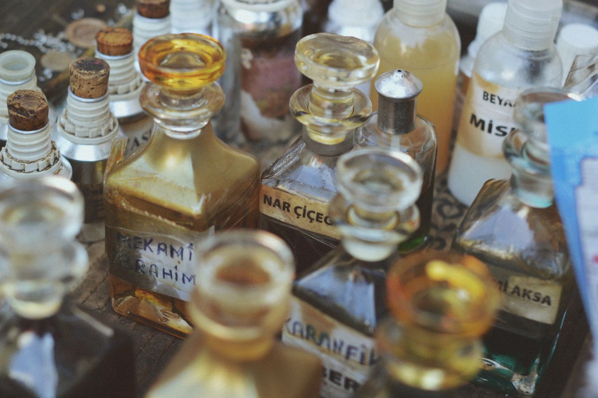 بديل أرخص لعطر عود فاخر: ما الذي يستحق الشراء؟