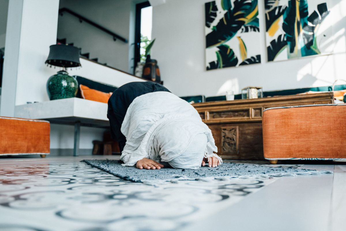 كم يكلف إسدال الصلاة فعلًا؟ 36 عرضًا قبل رمضان